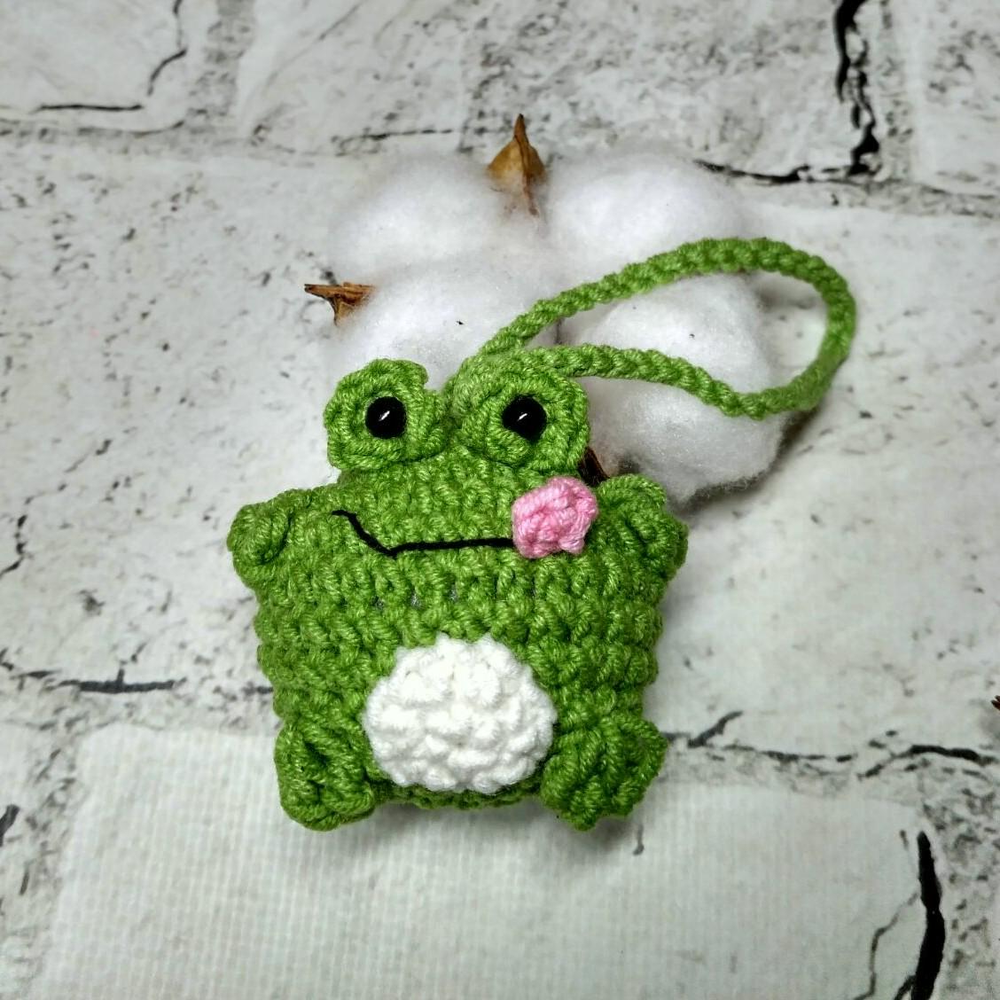 Брелок подвеска вязаный ручной работы амигуруми Жабка 5х5 см Зеленый (2023-2)