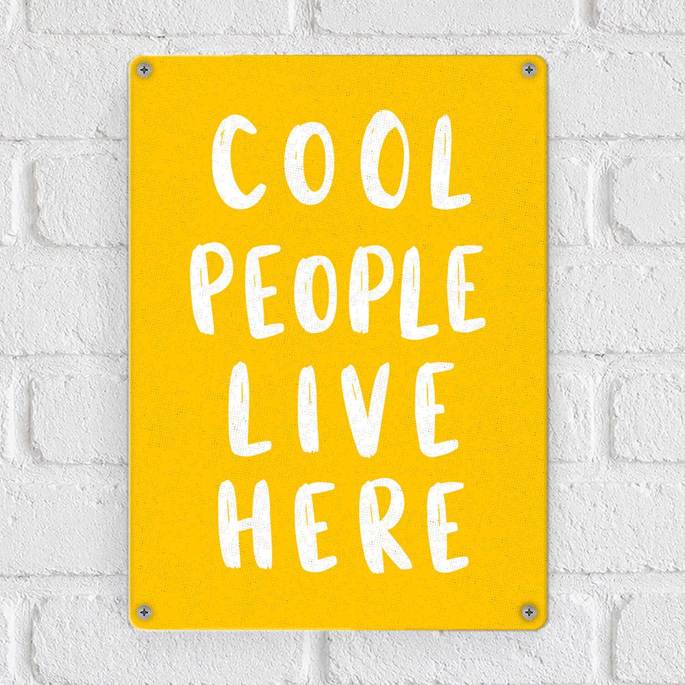 Табличка металлическая Cool people live here 26х18,5 см (MET_26J025)