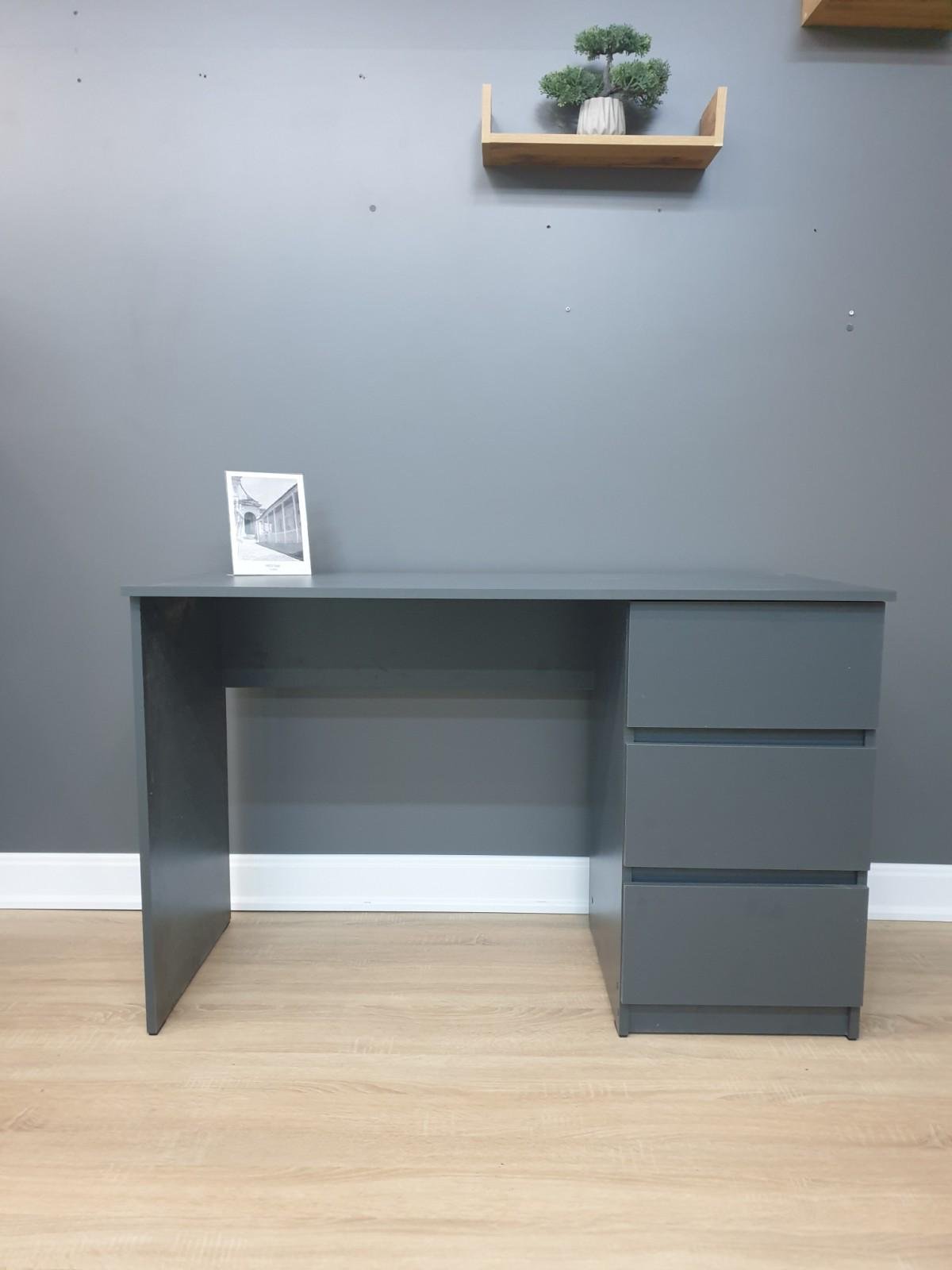 Письмовий стіл Аксель без ручок на три шухляди д-1200 мм г-530 мм в-750 мм Антрацитовий