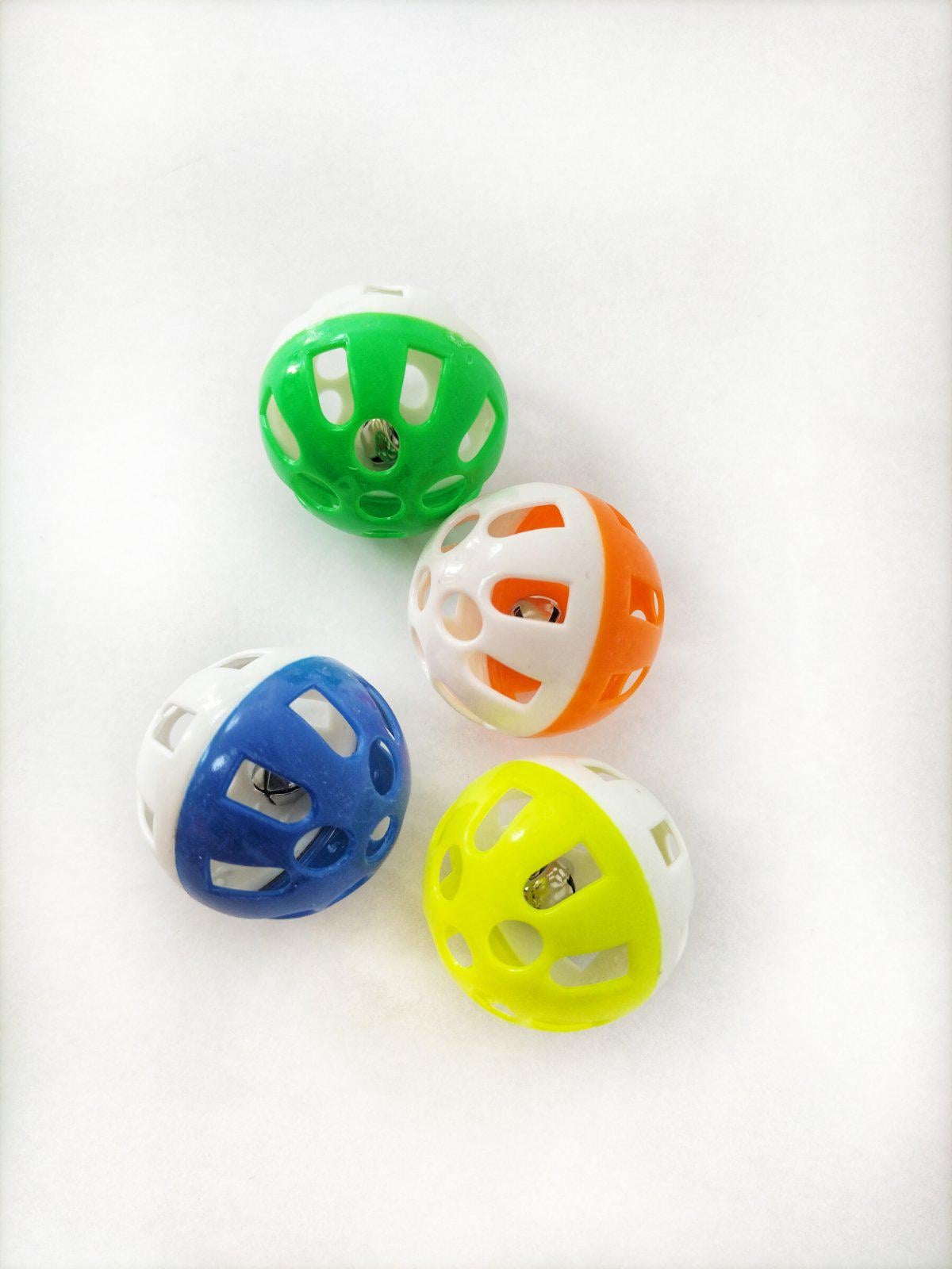 Игрушки для кошек - пластиковые мячи с колокольчиком 4 см 4 шт. Разноцветные (ІГ012)