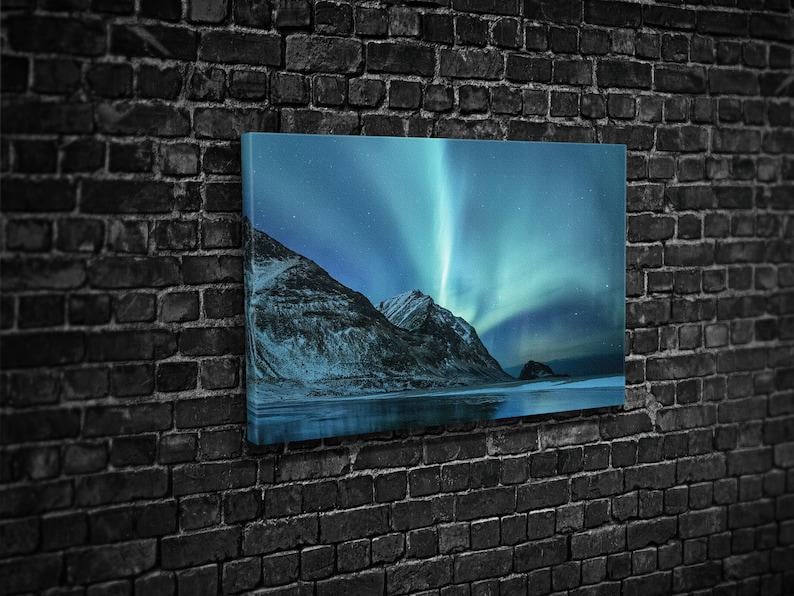 Картина для интерьера Северное сияние над горой 120x80 см (478