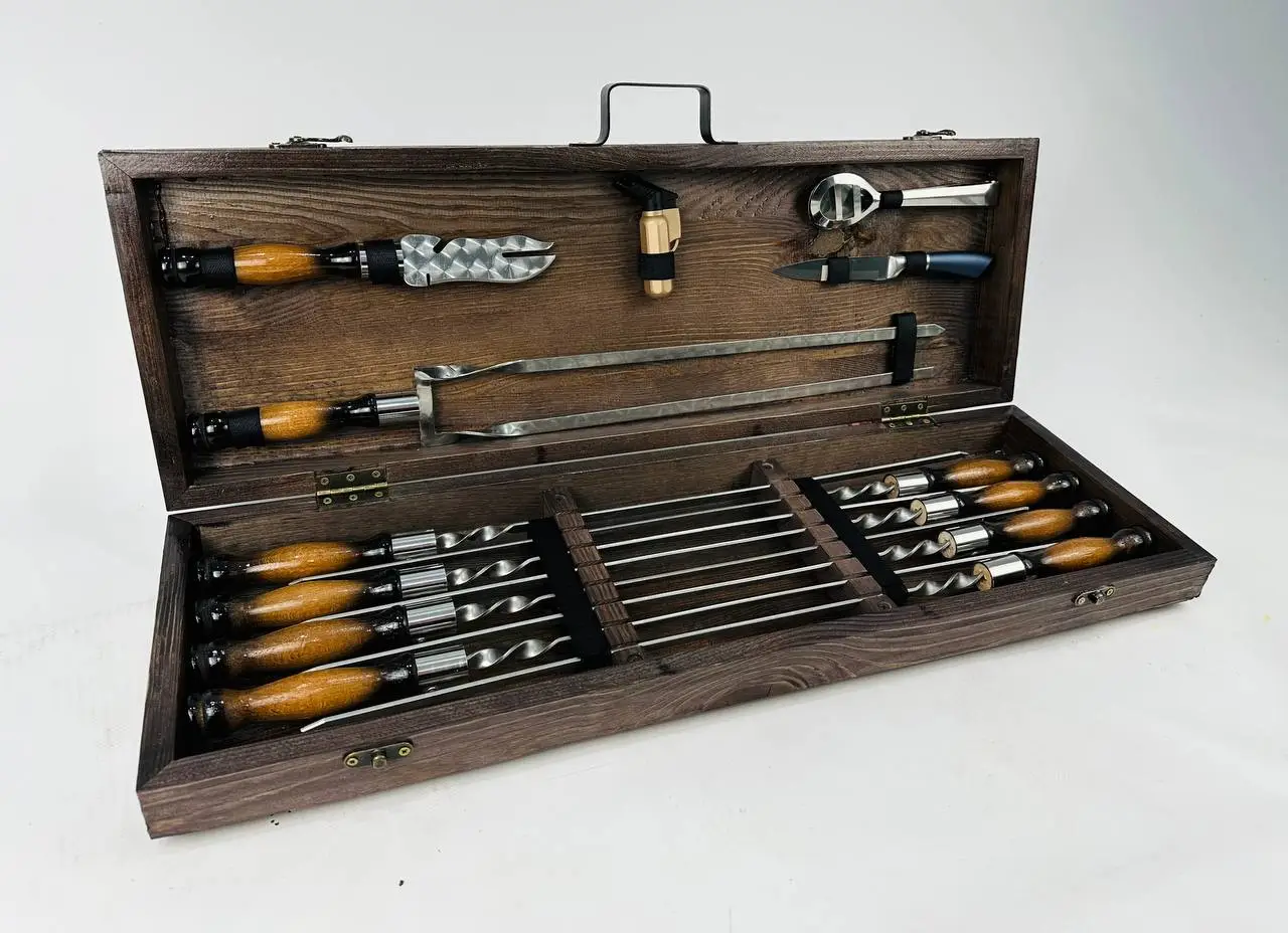 Набір шампурів у кейсі Патріот середній дерев'яний з нержавіючої сталі (2-10-KS-7607) - фото 4 Набір шампурів у кейсі Патріот середній дерев'яний з нержавіючої сталі (2-10-KS-7607) - фото 4