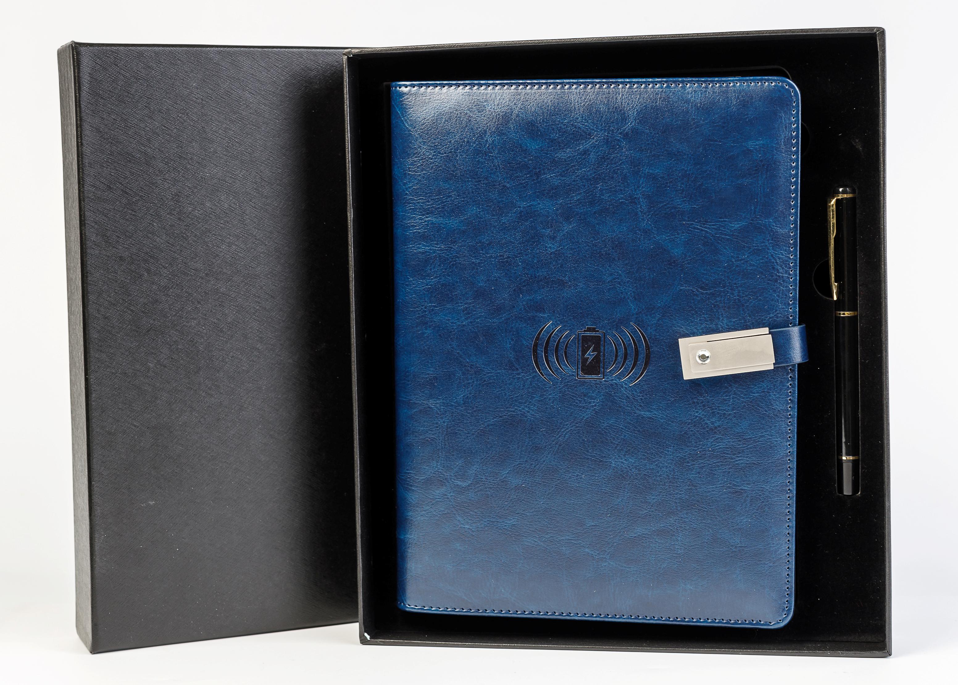 Блокнот-ежедневник с эко-кожи с беспроводной зарядкой и Powerbank 8000 мАч с ручкой Синий