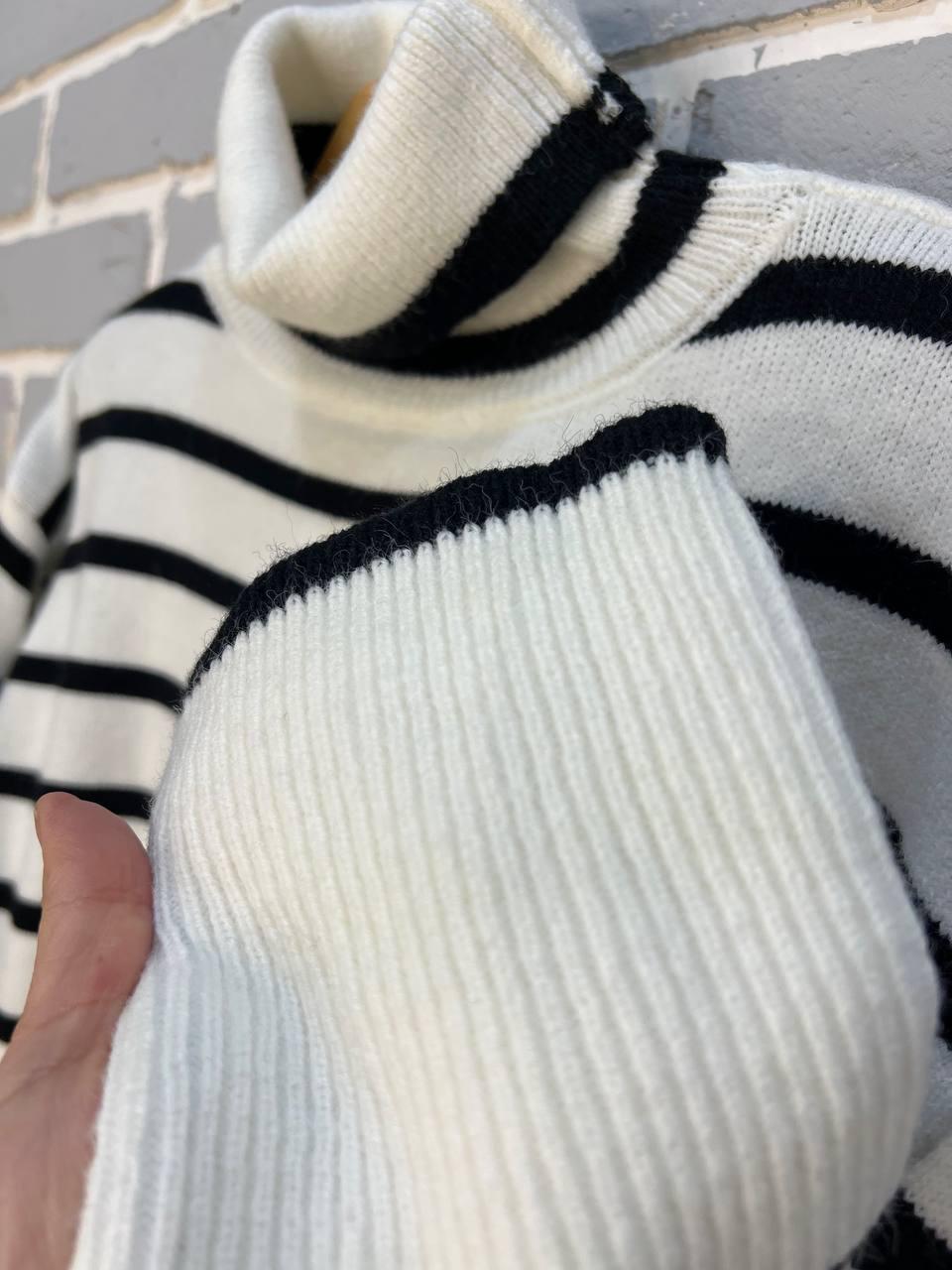 Светр жіночий A-N 263 високе горло смуга розрізи вільний OS Білий (3146) - фото 3