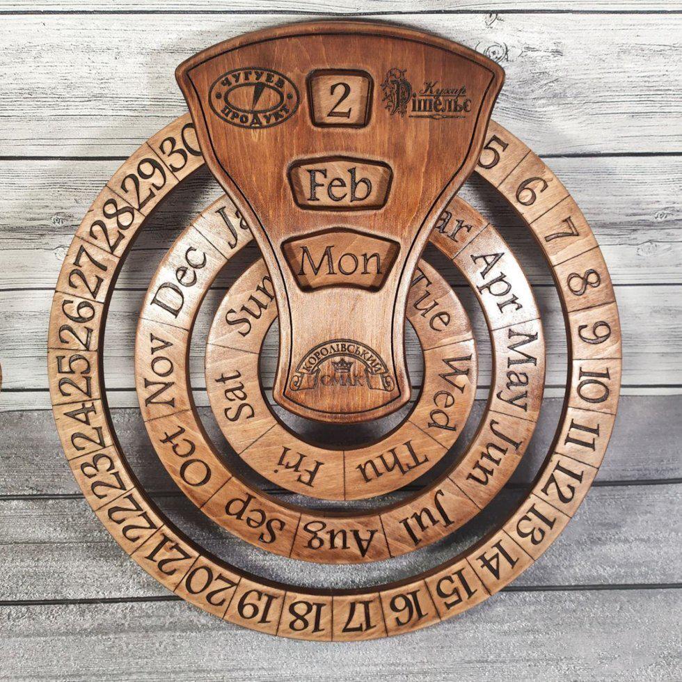 Деревянный вечный календарь ручной работы 37 см (20560-Нов)
