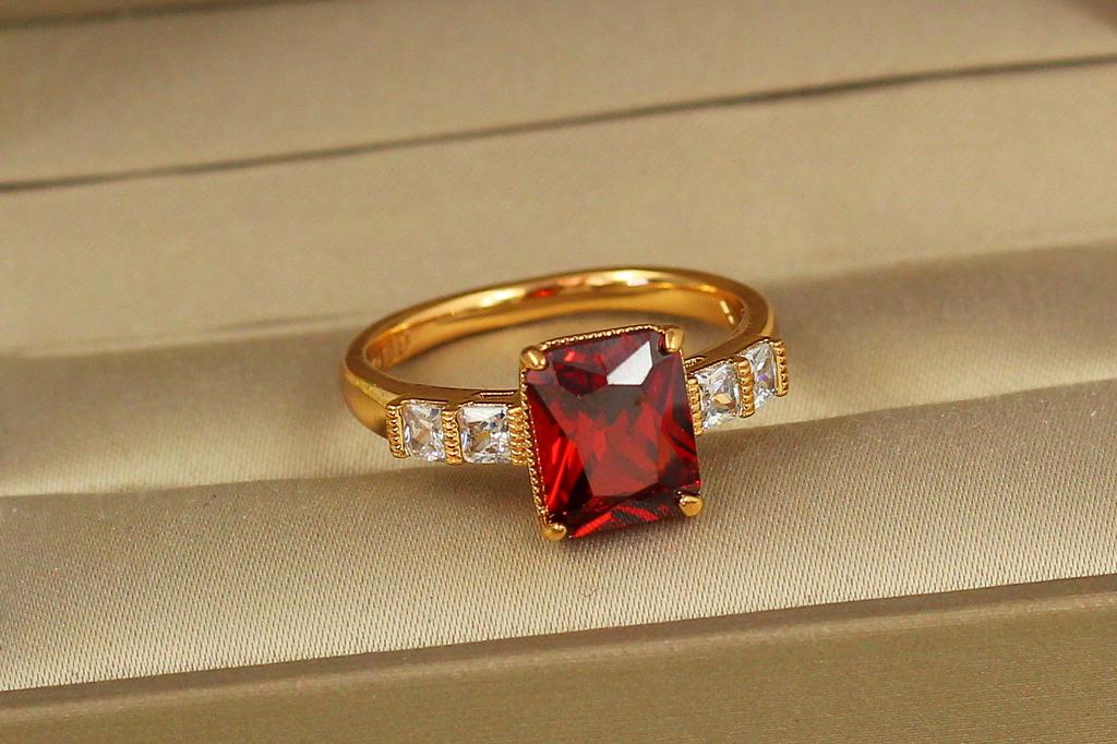 Кольцо Xuping Jewelry прямоугольник с красным камнем р 20 золотистое (31756749)