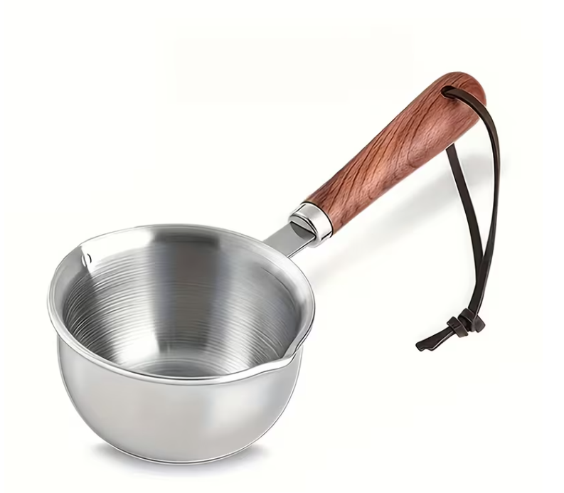 Ковш для плавления воска и шоколада с деревянной ручкой и ложкой 300 мл ø 9 см (Н – 602) Ковш для плавления воска и шоколада с деревянной ручкой и ложкой 300 мл ø 9 см (Н – 602)
