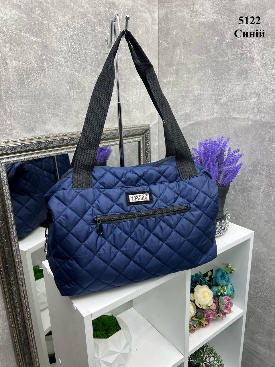 Сумка женская на плечо дорожная стеганная из плащевой ткани 41х25х15 см Синий (2070278461) - фото 6 Сумка женская на плечо дорожная стеганная из плащевой ткани 41х25х15 см Синий (2070278461) - фото 6