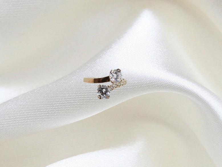 Кільце срібне з фіанітом р. 16 2,45 г (1006306488)