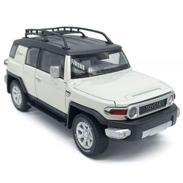 Игрушечная машинка Toyota FJ Cruiser 1:24 со световыми и звуковыми эффектами инерционна (C01943)