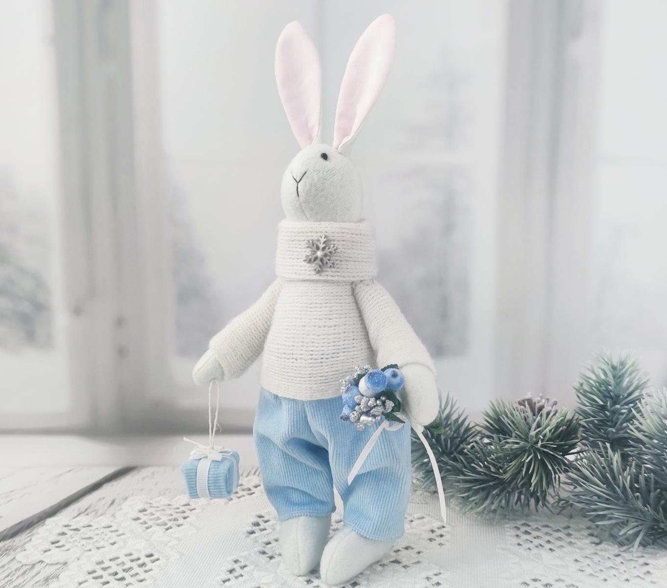 Лялька інтер'єрна в стилі тильда Кролик з подарунком  (2061243411)