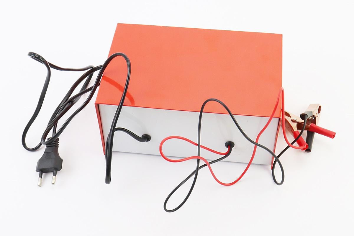 Зарядное устройство для АКБ 6V/12V стационарное 10AC (354531) Зарядное устройство для АКБ 6V/12V стационарное 10AC (354531)