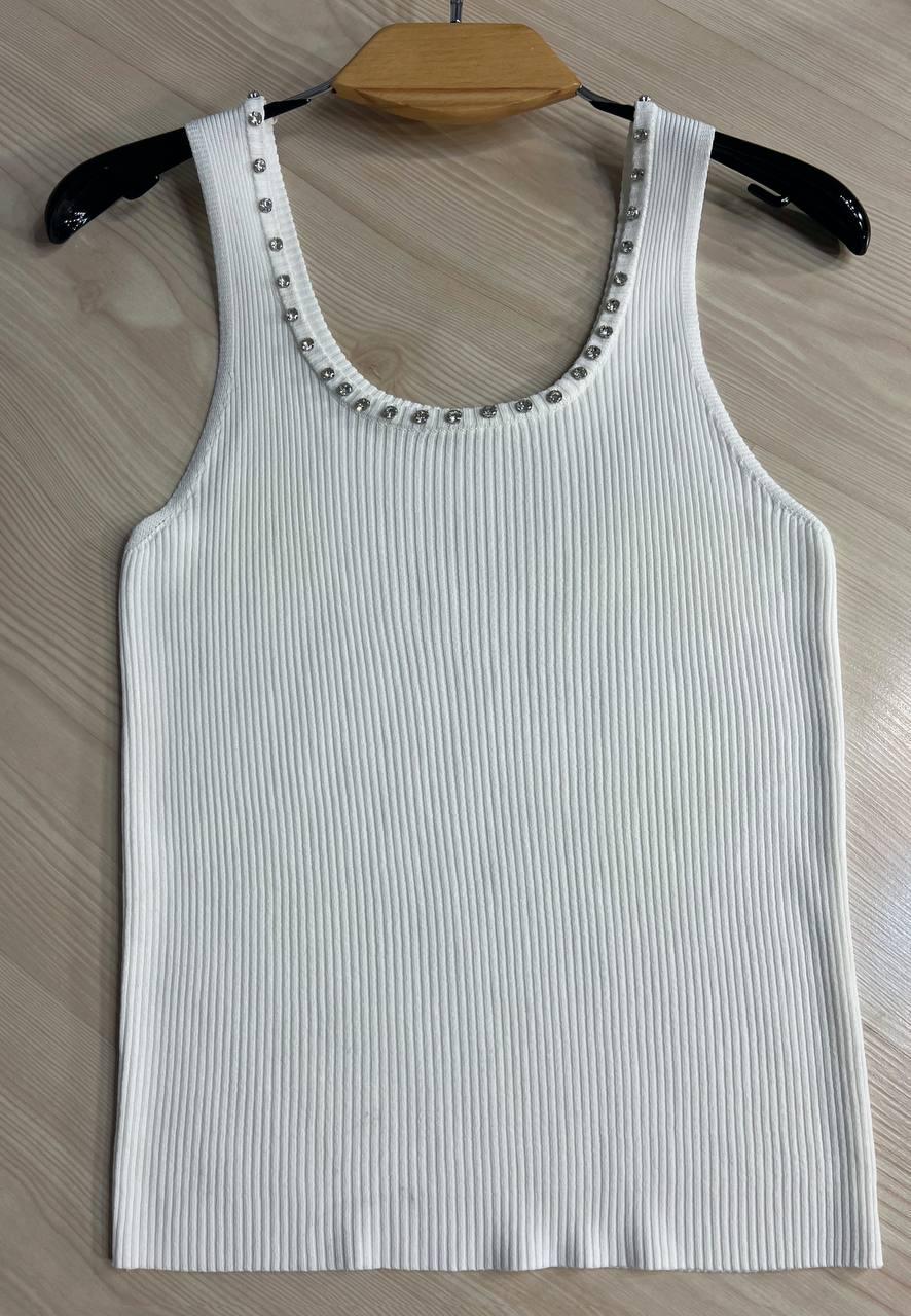 Майка женская A-N 3805 в рубчик с камнями на вырезе OS Белый (26404733) - фото 3 Майка женская A-N 3805 в рубчик с камнями на вырезе OS Белый (26404733) - фото 3