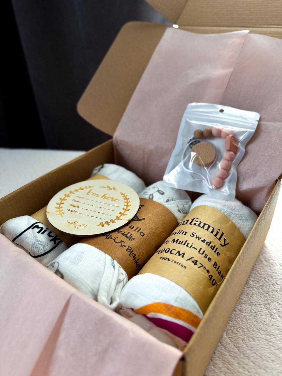 Подарунковий набір на виписку для дівчинки (24246759)