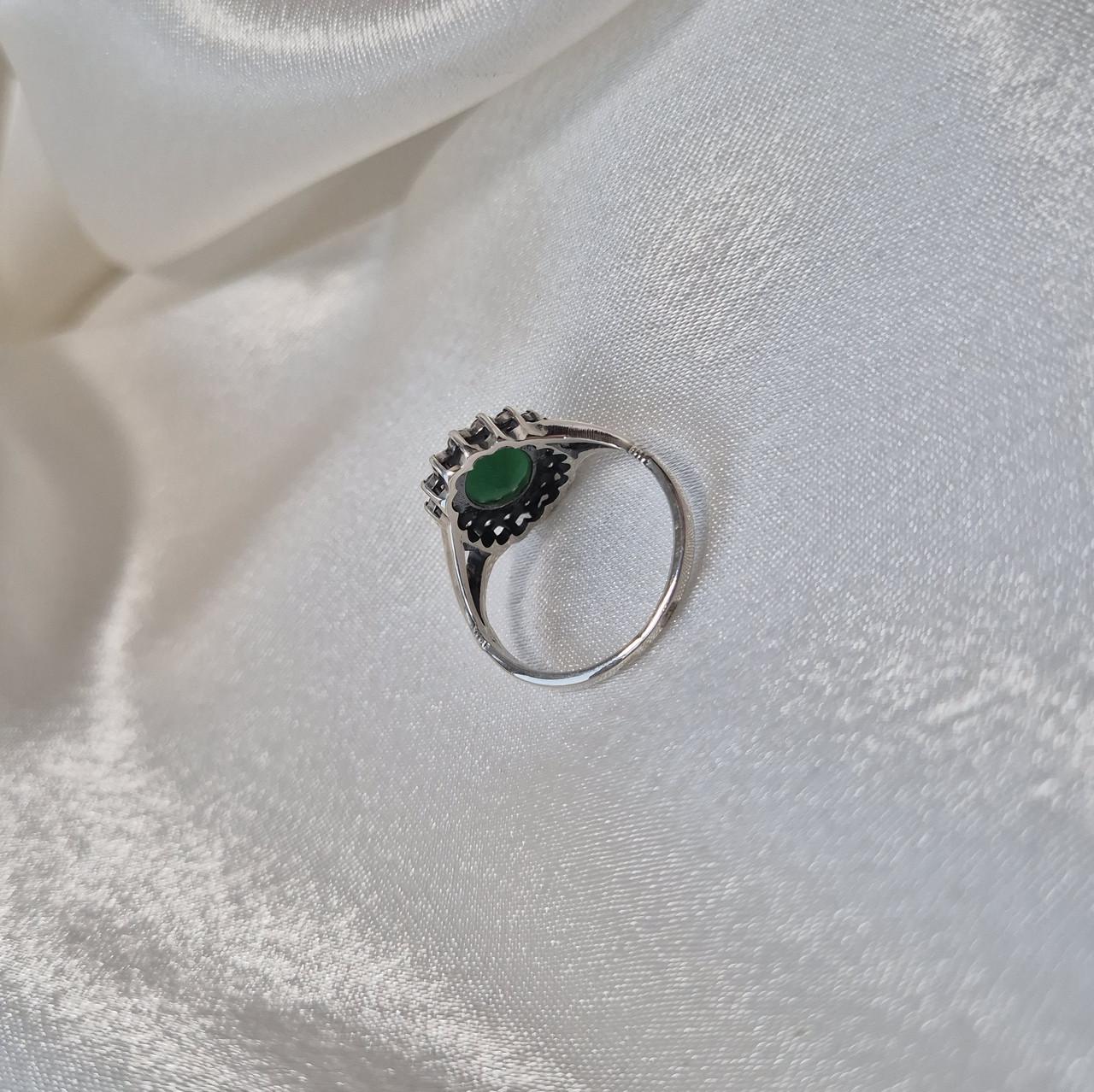 Каблучка овал із зеленим каменем срібло 925 проби 3,19 г р. 17,5 (1885) - фото 6 Каблучка овал із зеленим каменем срібло 925 проби 3,19 г р. 17,5 (1885) - фото 6