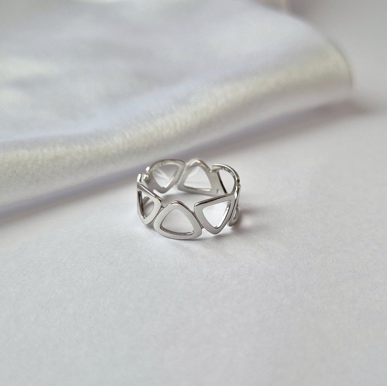 Кольцо женское серебряное широкое треугольники р.19 925 пробы