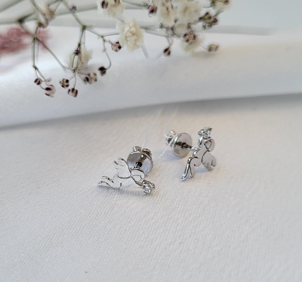 Серьги гвоздики Ангелочек с белым камнем 925 пробы 1,40 г (5428р)