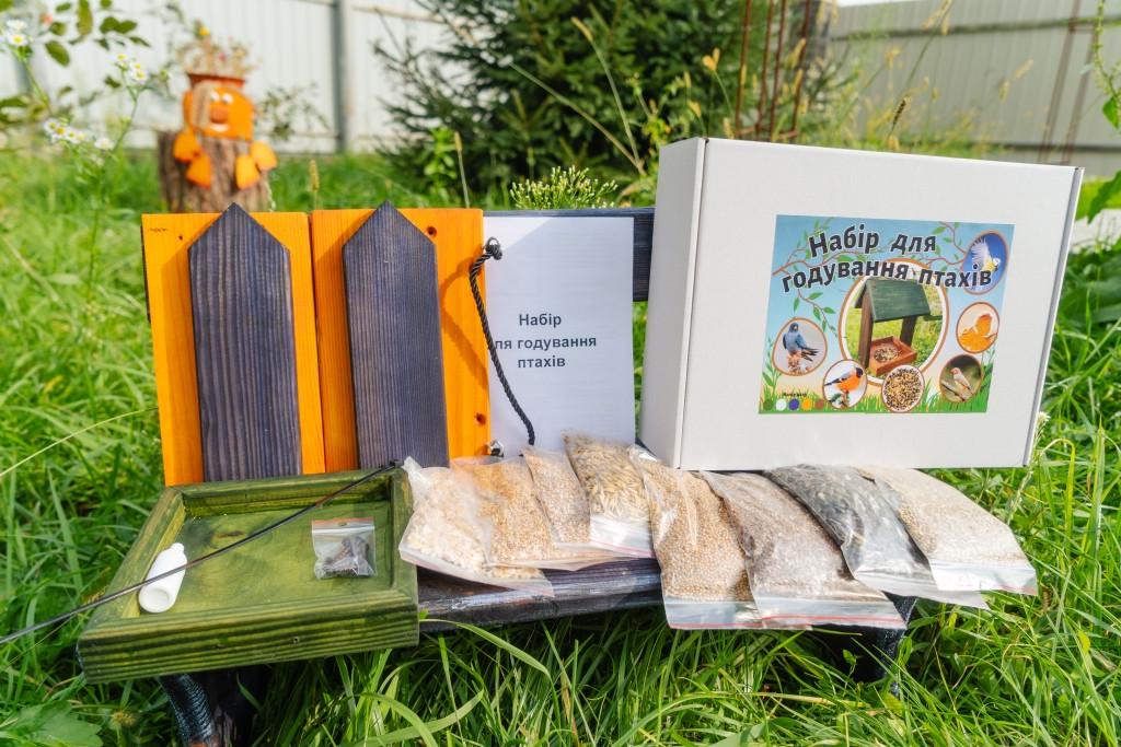 Набор для кормления птиц из деревянной разборной кормушки и корма для птиц овес/крупы/семена льна и подсолнечника/просо - фото 5 Набор для кормления птиц из деревянной разборной кормушки и корма для птиц овес/крупы/семена льна и подсолнечника/просо - фото 5