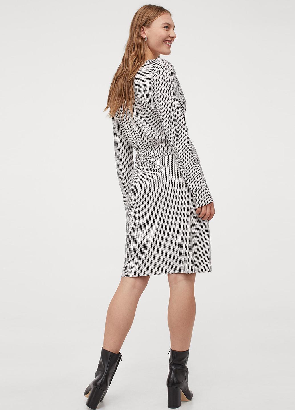 Платье H&M M Белый (923522005b42) - фото 2 Платье H&M M Белый (923522005b42) - фото 2