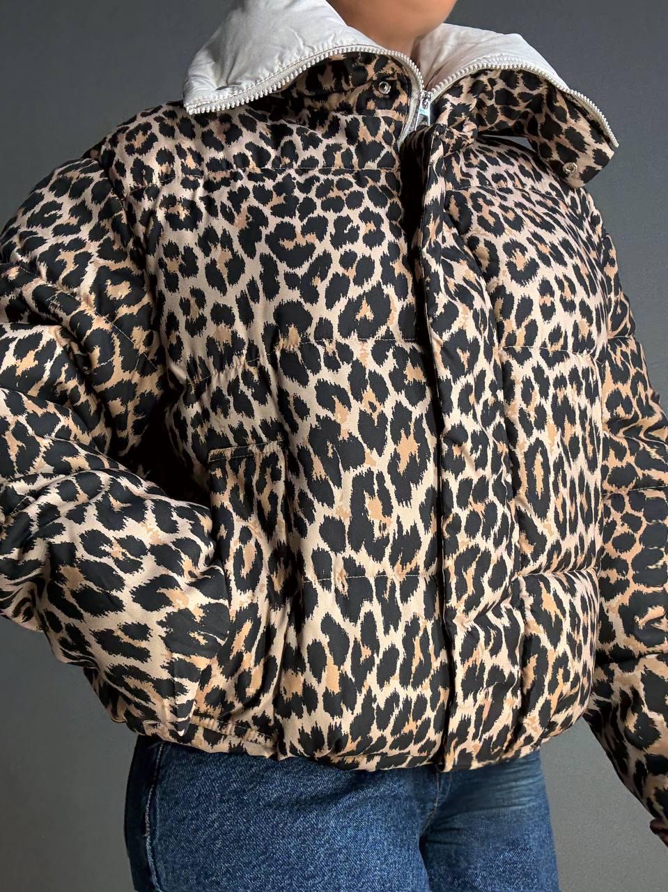Куртка женская JOY ONE 8318 пуффер воротник стойка короткая леопардовый принт XL Коричневый (2514) - фото 6 Куртка женская JOY ONE 8318 пуффер воротник стойка короткая леопардовый принт XL Коричневый (2514) - фото 6