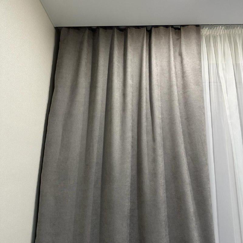 Комплект штор микровелюр 2 шт. 1,5х2,7 м готовые на шторной тесьме 6 см Серый (petek-V44) - фото 3 Комплект штор микровелюр 2 шт. 1,5х2,7 м готовые на шторной тесьме 6 см Серый (petek-V44) - фото 3