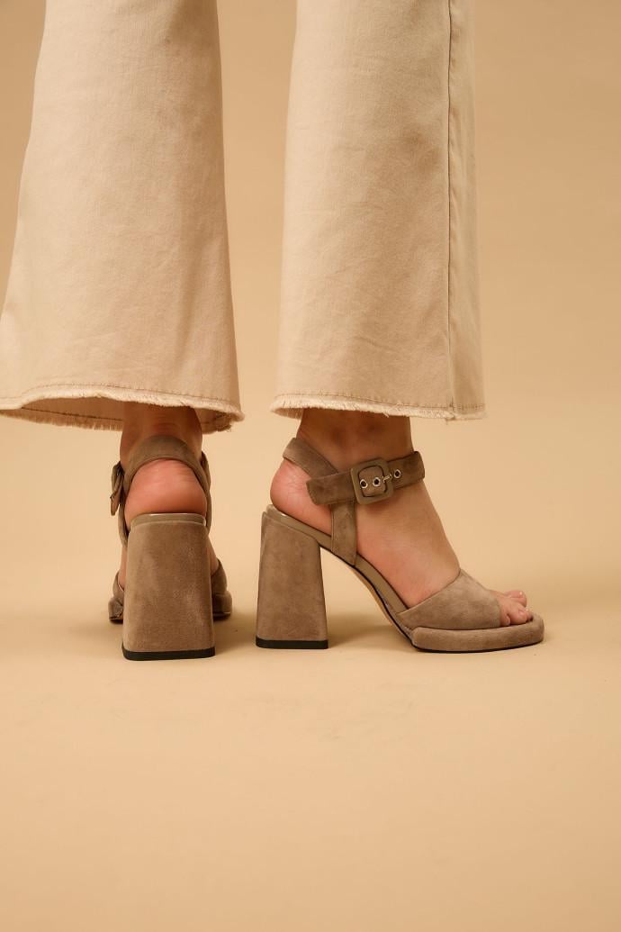 Босоножки женские Fabio Monelli на каблуке р. 37 Бежевый (197391)