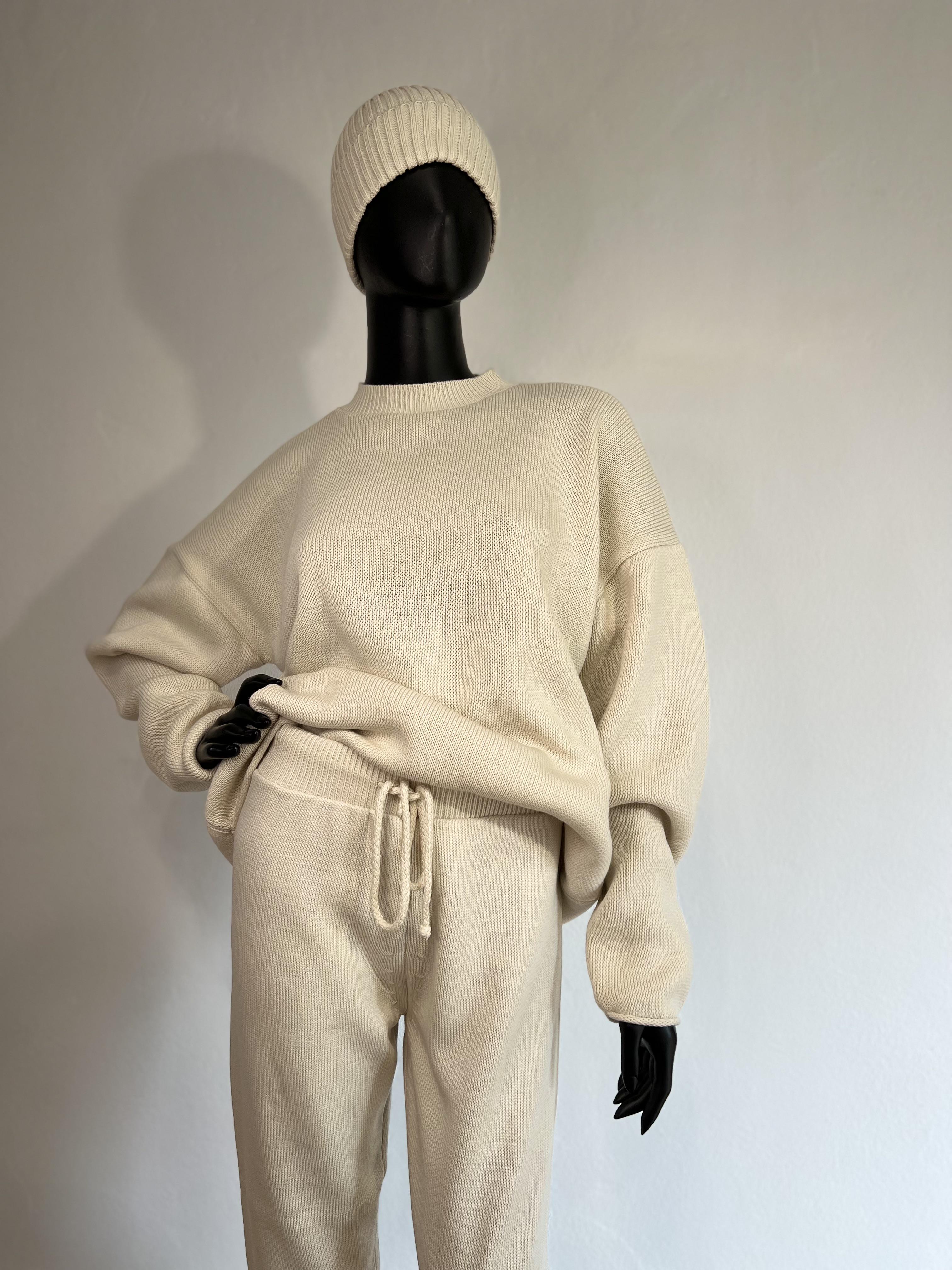 Светр жіночий в'язаний на зиму-весну WALERI one size Молочний - фото 1 Светр жіночий в'язаний на зиму-весну WALERI one size Молочний - фото 1