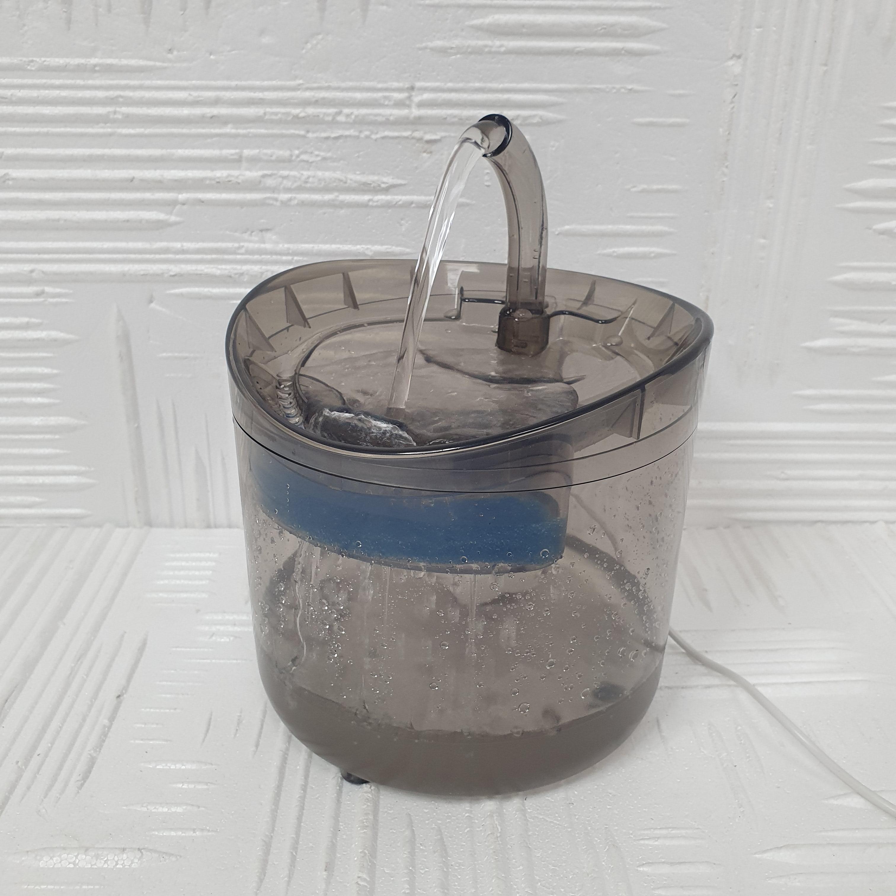 Поилка-фонтан для домашних животных NPET Р01-Р50 с резервуаром 2 л Прозрачный