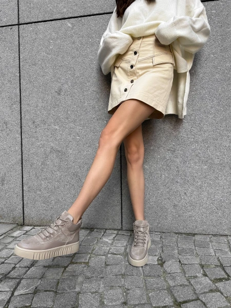 Кеди жіночі замшеві хайтопи зі шкіряними вставками на хутрі р. 39 25,5 см Бежевий - фото 3 Кеди жіночі замшеві хайтопи зі шкіряними вставками на хутрі р. 39 25,5 см Бежевий - фото 3