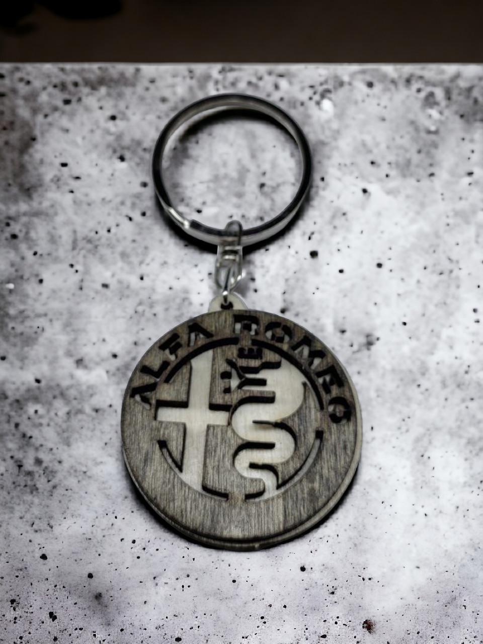 Брелок для автомобиля из дерева Alfa Romeo (2226823330)