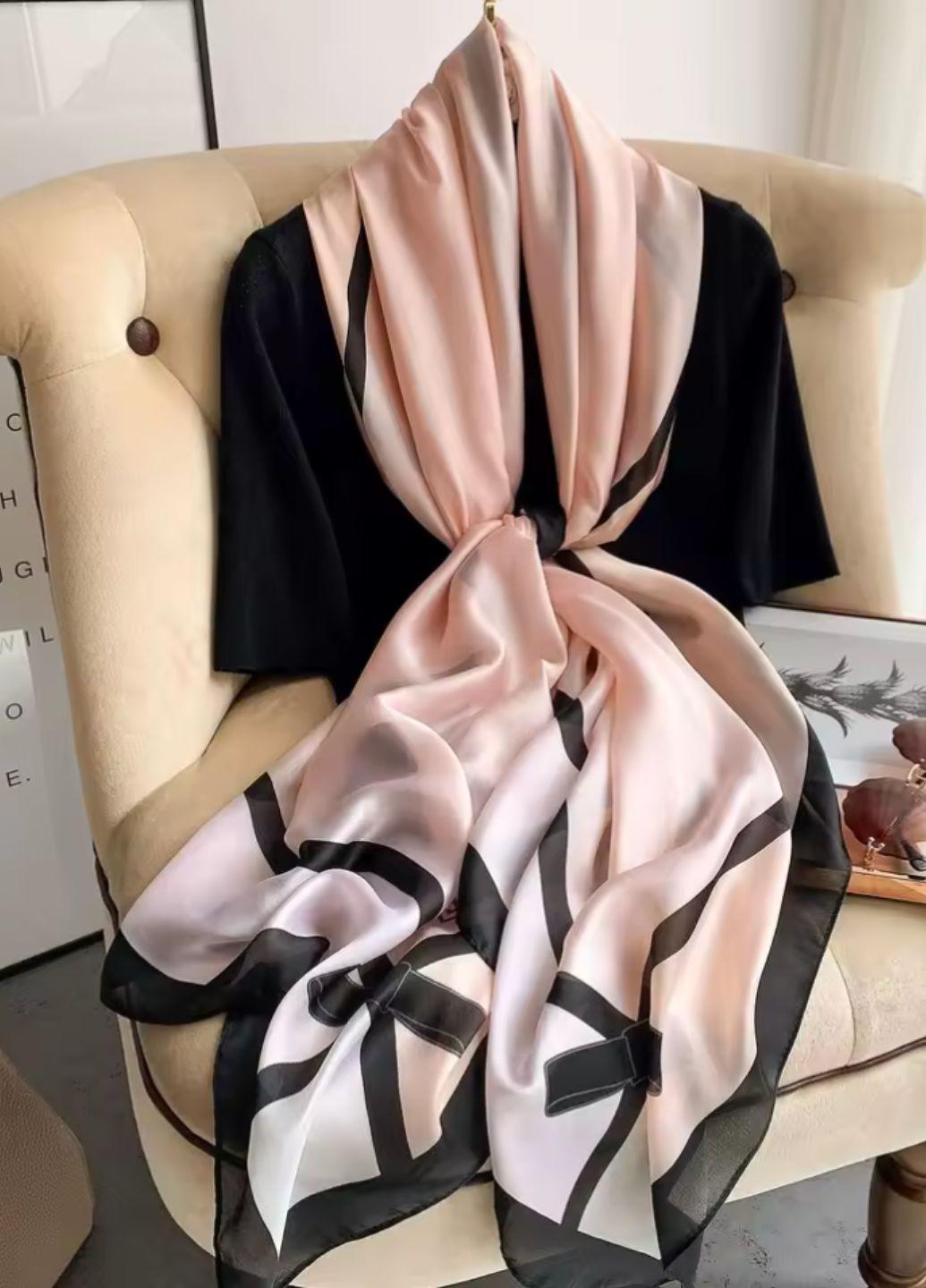 Шарф-палантин жіночий літо-весна-осінь з чорною окантовкою Beauty 176х95 см Пудровий (14126) - фото 3 Шарф-палантин жіночий літо-весна-осінь з чорною окантовкою Beauty 176х95 см Пудровий (14126) - фото 3