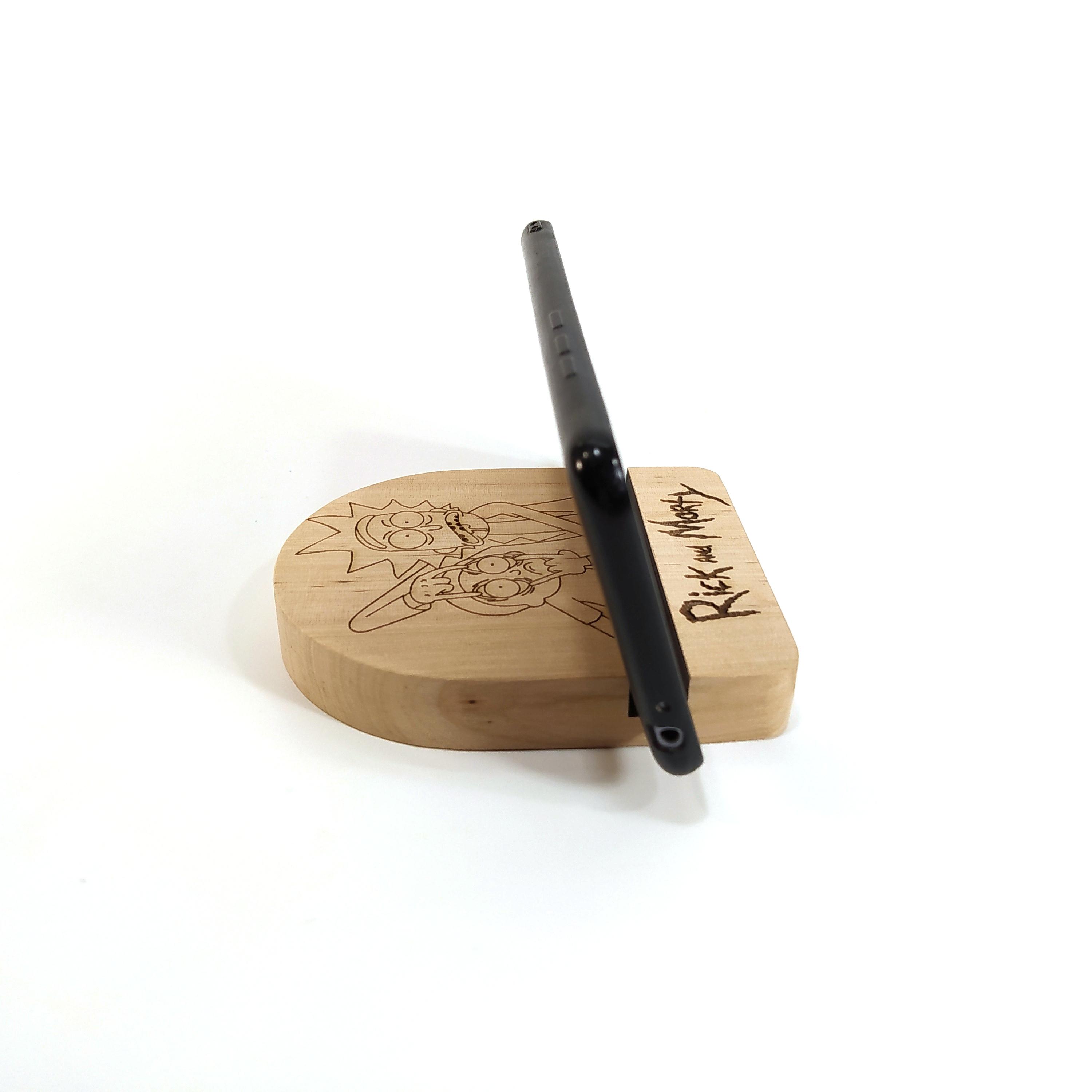 Підставка для смартфона Майстерня містера Томаса Rick and Morty 10х12х2 см - фото 3 Підставка для смартфона Майстерня містера Томаса Rick and Morty 10х12х2 см - фото 3