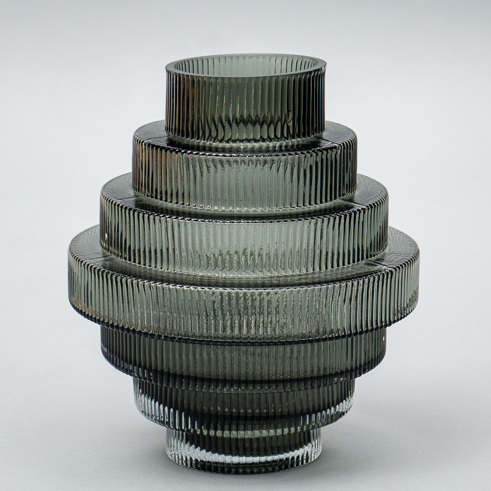 Настольная стеклянная ваза Light House Торнадо 25 см Черный