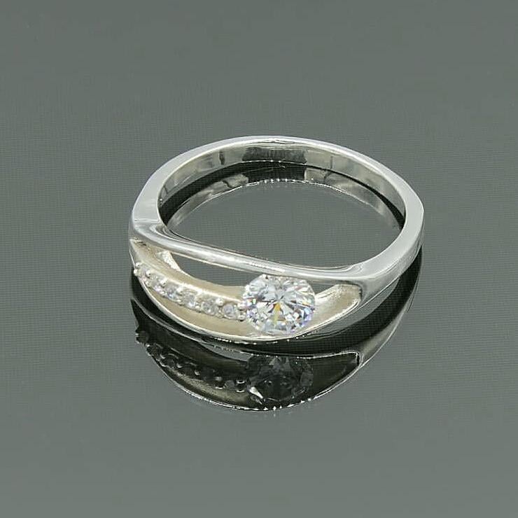 Кольцо серебряное Diva Идеал с фианитом р. 16 (023к160)