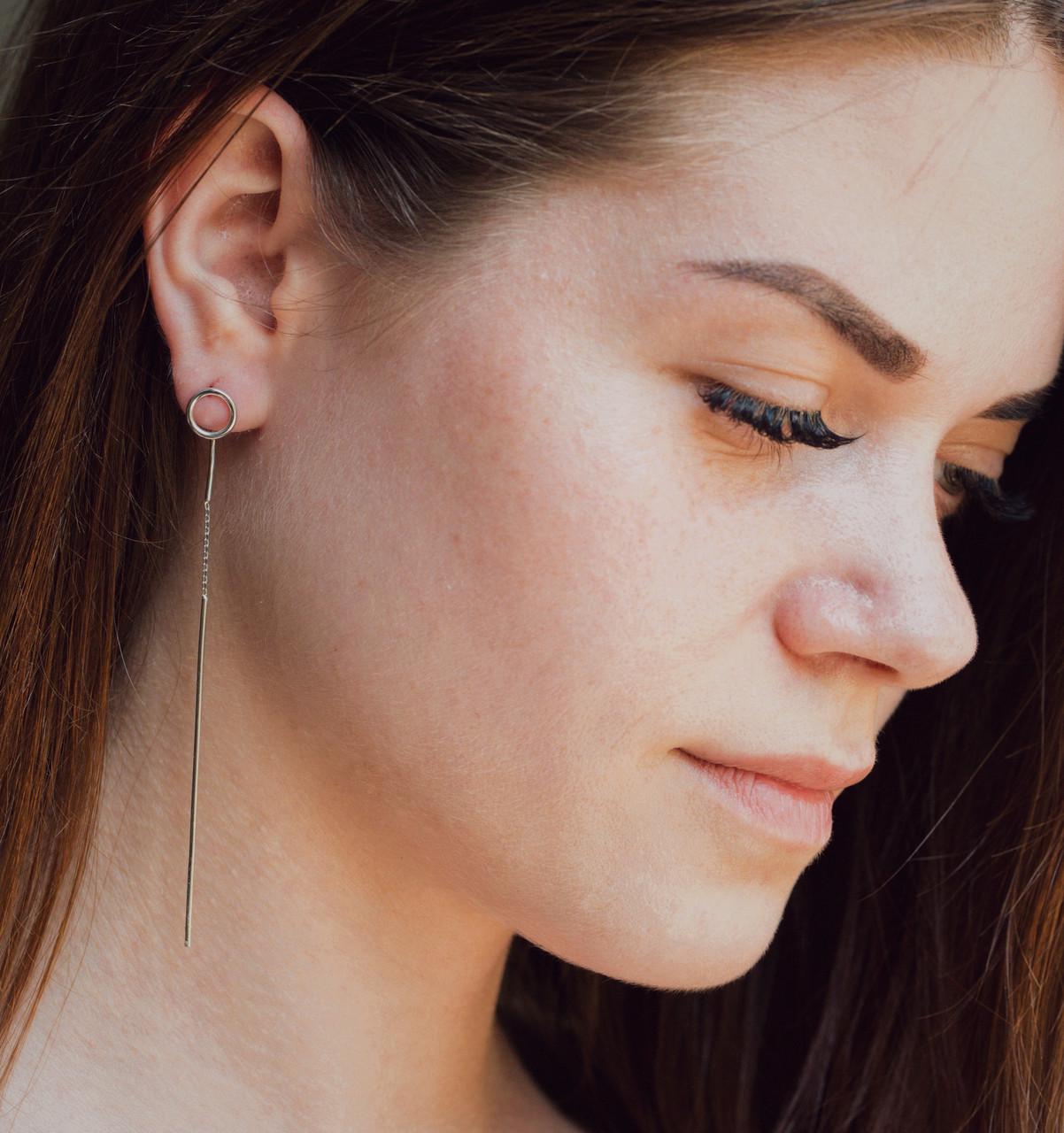 Серебряные серьги-протяжки в виде сфер с декоративными кругами у основания