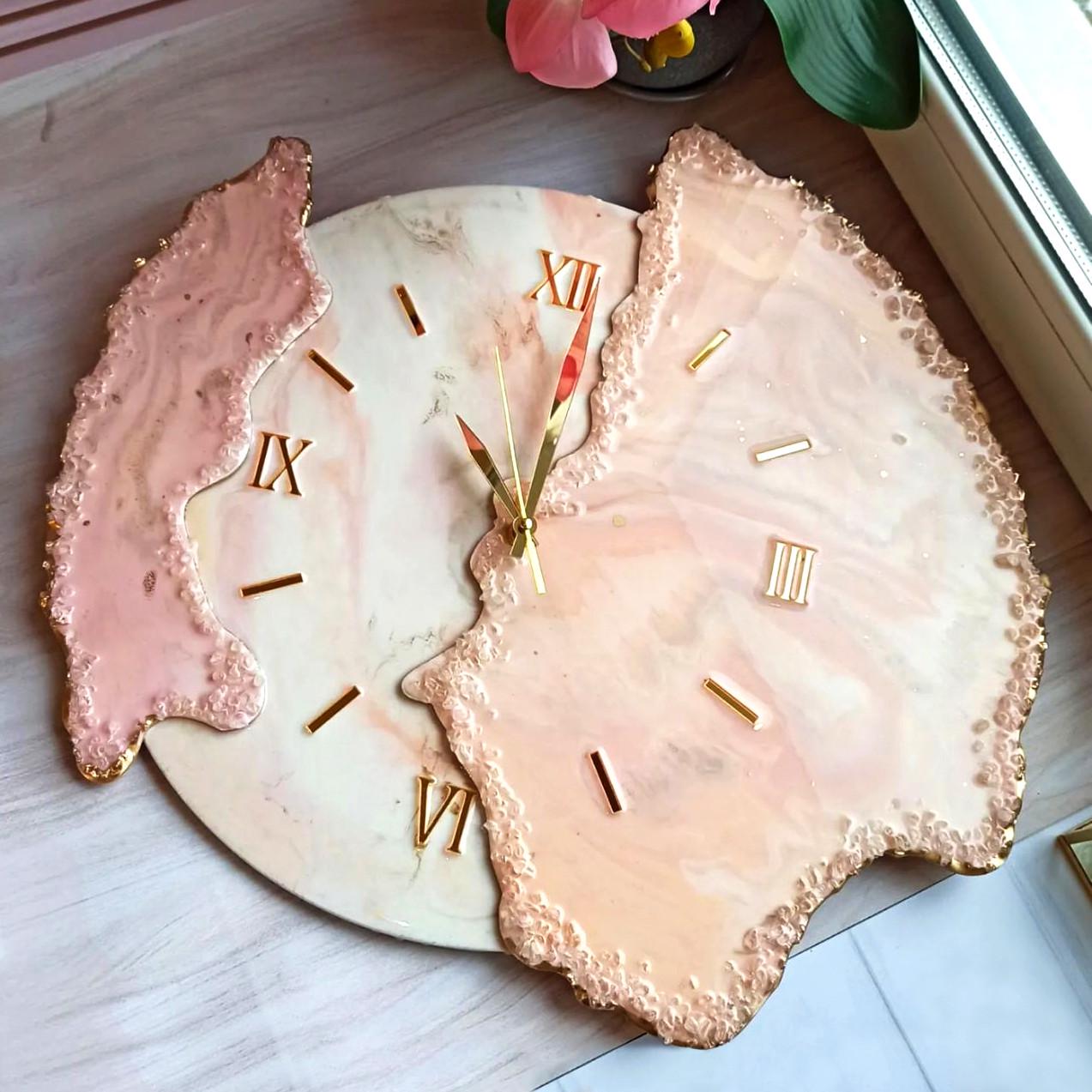 Часы объемные настенные из эпоксидной смолы Лепестки 70 см