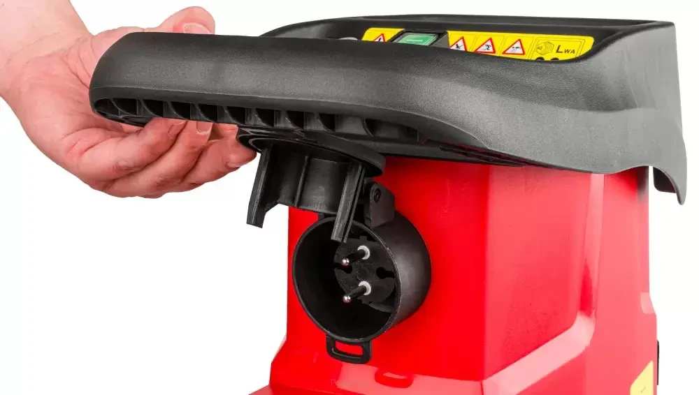 Подрібнювач гілок садовий Technic RTRDG0133 фрезерного типу 3000 Вт Red (1194) - фото 3 Подрібнювач гілок садовий Technic RTRDG0133 фрезерного типу 3000 Вт Red (1194) - фото 3