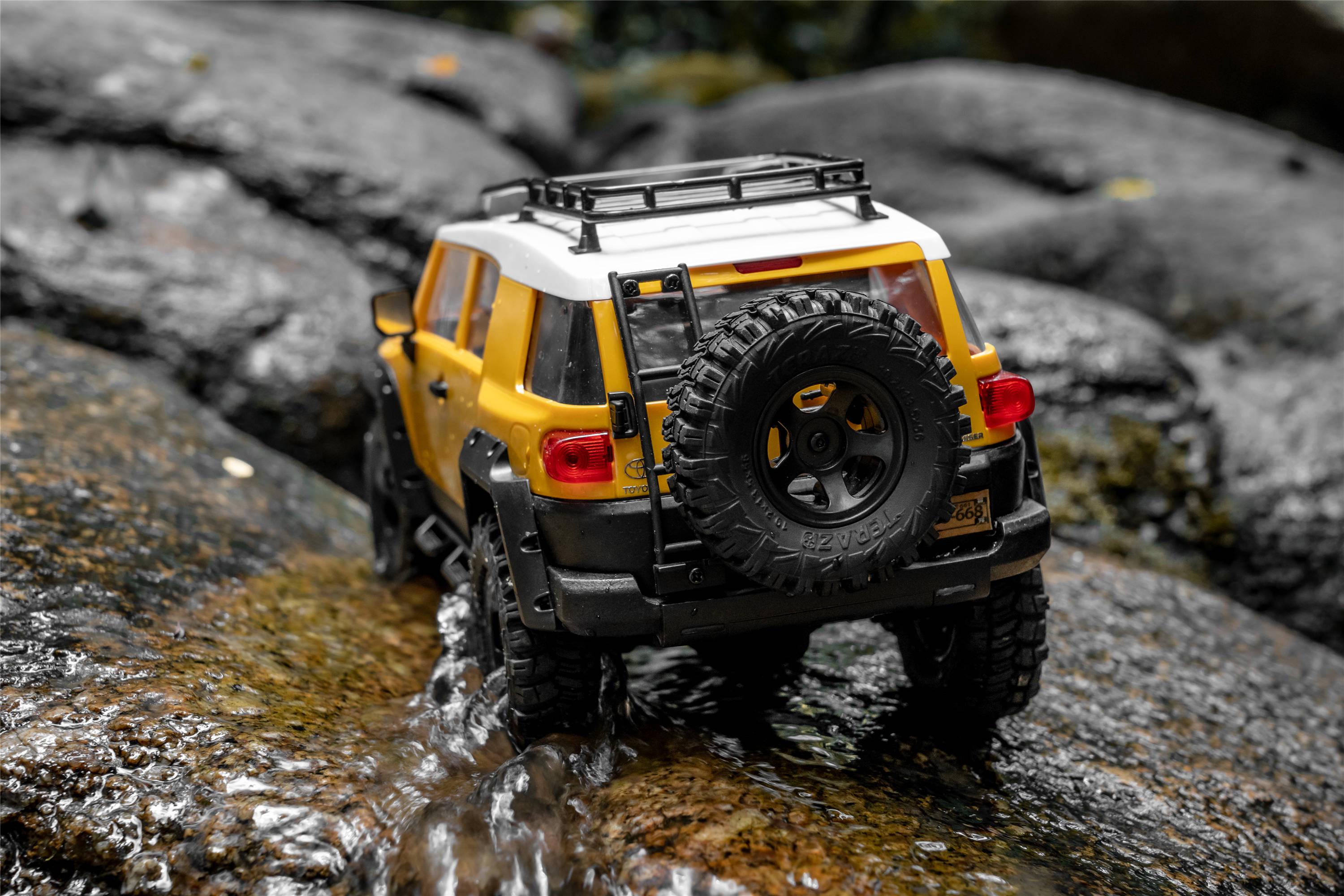 Машинка на радиоуправлении FMS 1:18 FJ Cruiser RTR Yellow - фото 10 Машинка на радиоуправлении FMS 1:18 FJ Cruiser RTR Yellow - фото 10