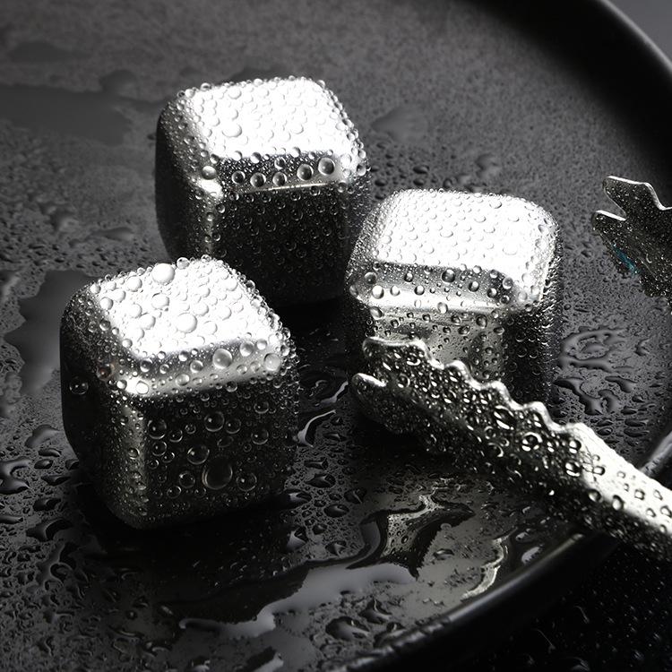 Набор камней для виски из нержавеющей стали 4 шт. и щипцы для охлаждения напитков Серебряный (29527) - фото 7 Набор камней для виски из нержавеющей стали 4 шт. и щипцы для охлаждения напитков Серебряный (29527) - фото 7