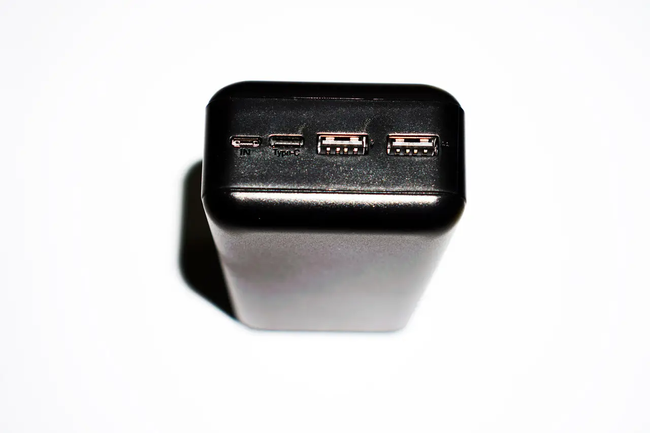 Повербанк King Power KP30 30000 mAh LCD с фонариком - фото 5 Повербанк King Power KP30 30000 mAh LCD с фонариком - фото 5