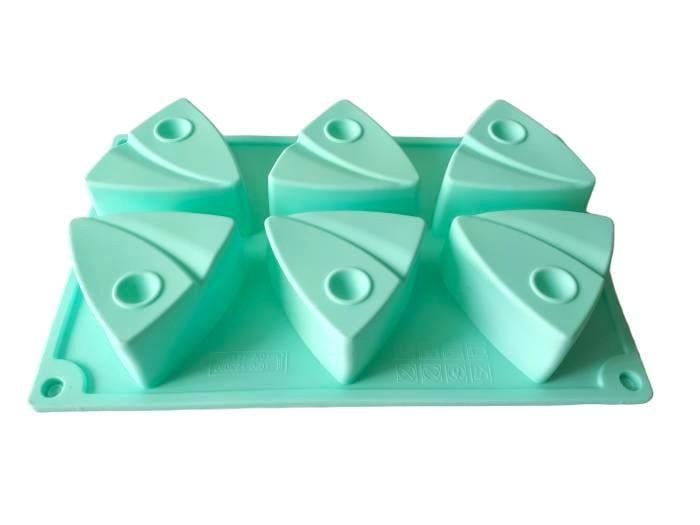 Форма кондитерская для выпечки пирожных Треугольники силиконовая 6 шт. 23,5x15x4 см (19394) Форма кондитерская для выпечки пирожных Треугольники силиконовая 6 шт. 23,5x15x4 см (19394)