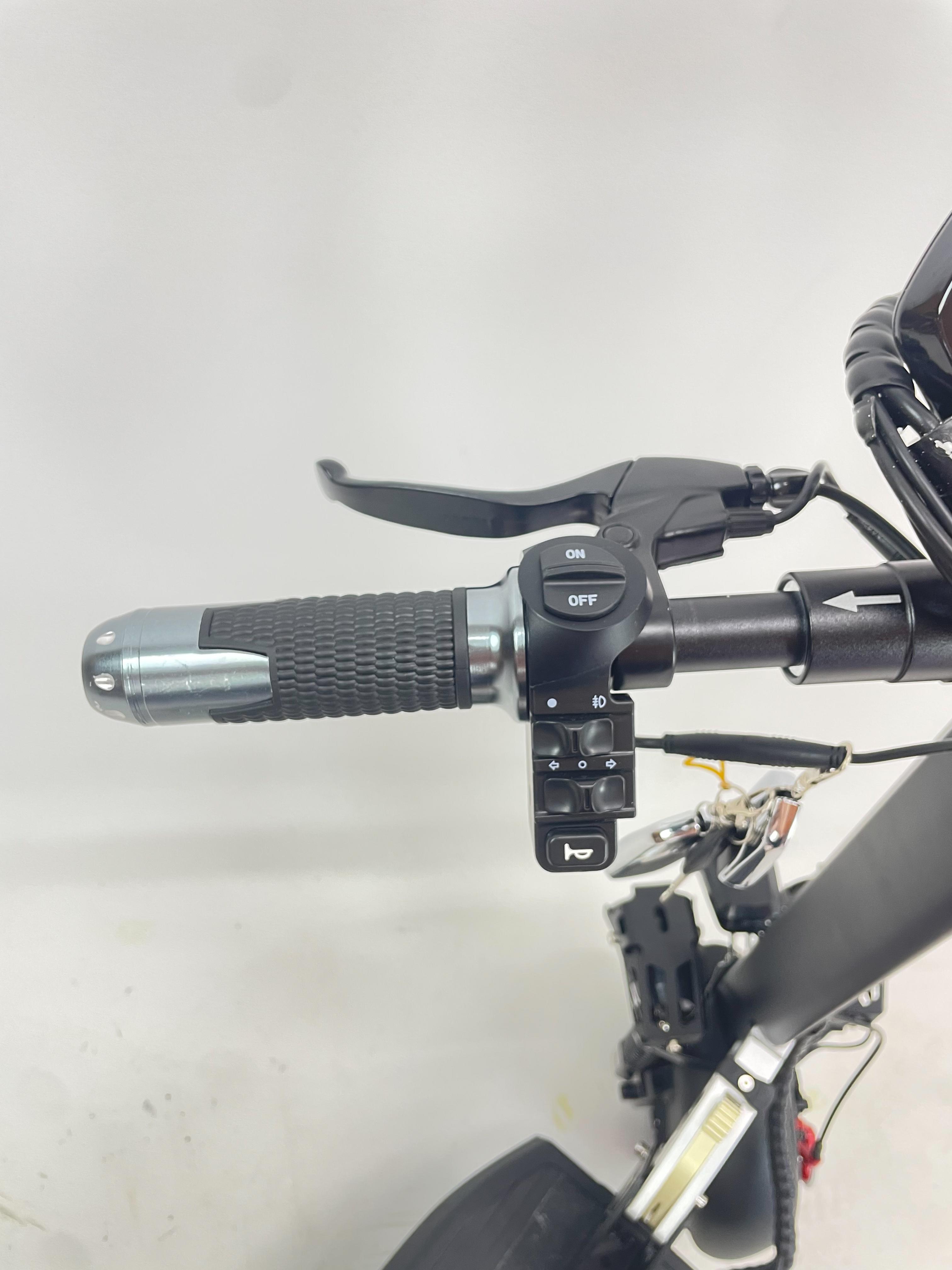 Электросамокат с сидением KugooKirin M4 PRO 1500W 48V 21Ah вольтметр и 3 фары - фото 8 Электросамокат с сидением KugooKirin M4 PRO 1500W 48V 21Ah вольтметр и 3 фары - фото 8