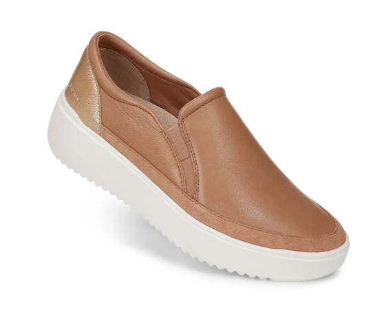 Слипоны кожаные Vionic Kearny р. 40 25,5 см Коричневый (2542684499) - фото 1 Слипоны кожаные Vionic Kearny р. 40 25,5 см Коричневый (2542684499) - фото 1