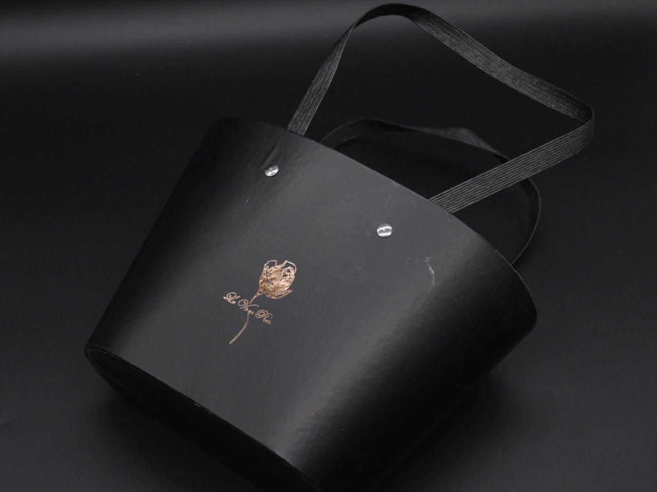 Коробка для цветов с ручкой сумочка 15х22 см Черный (1052290936)