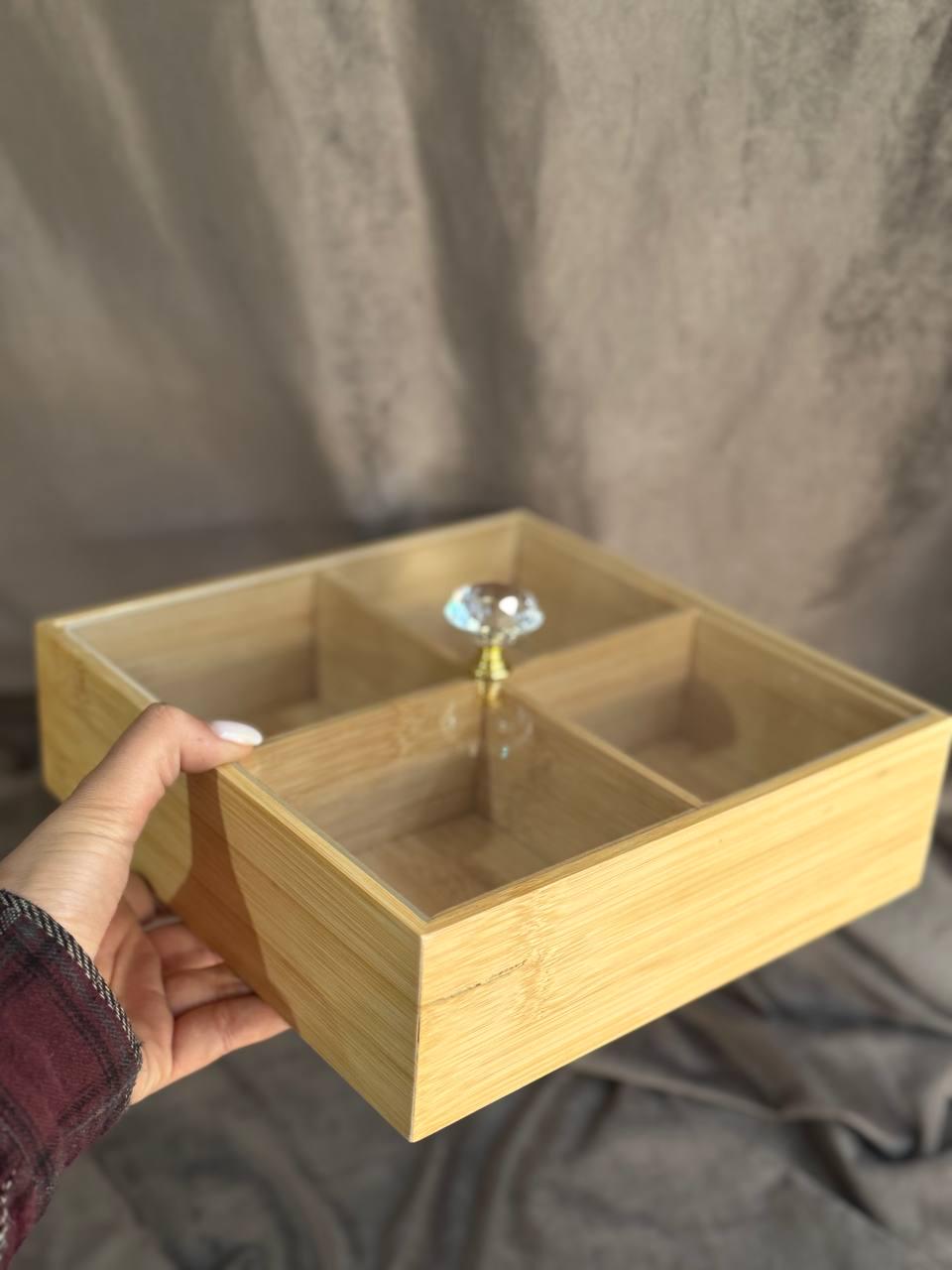 Менажница бамбуковая YIWU с крышкой 22х22х8 см Бежевый (HB-40-2) - фото 5 Менажница бамбуковая YIWU с крышкой 22х22х8 см Бежевый (HB-40-2) - фото 5