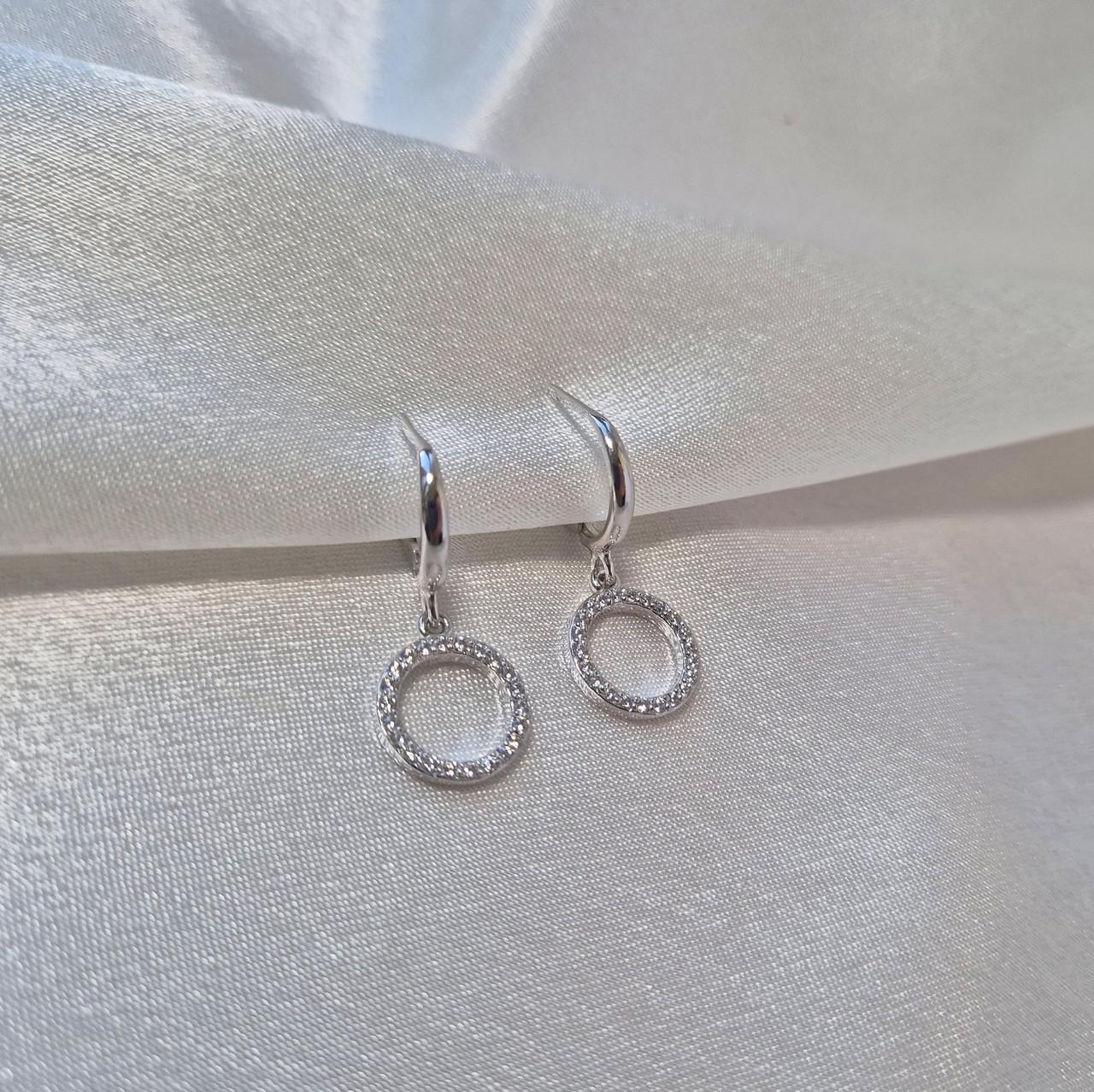 Серьги с подвеской круг в белых камнях серебро 925 пробы родированное 3,30 г (55455р)