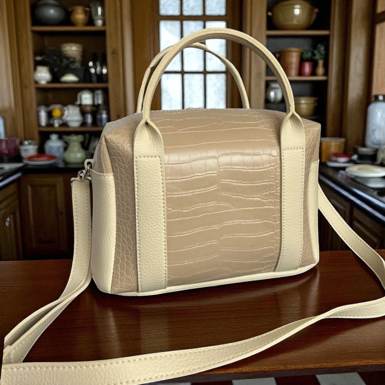 Сумка женская кросс боди через плечо вместительная красивая с принтом экокожа 28х20х12 см Темно-бежевый - фото 5 Сумка женская кросс боди через плечо вместительная красивая с принтом экокожа 28х20х12 см Темно-бежевый - фото 5