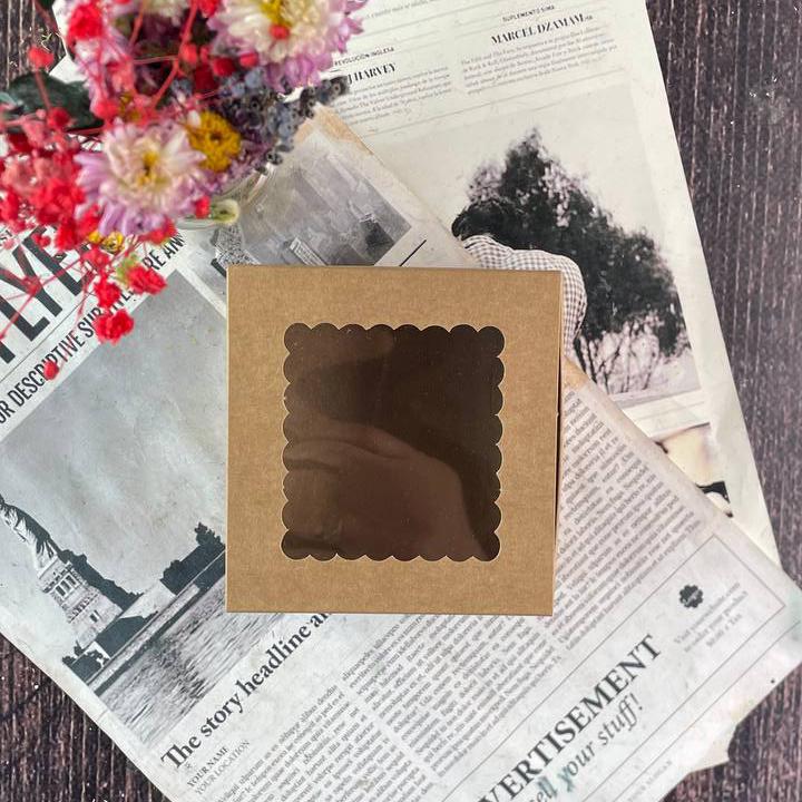 Коробка самосборная с окошком 90х90х50 мм (1592)