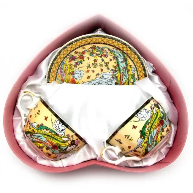 Сервіз порцеляновий дівчата 2 чашки 210 мл/2 блюдця d-15 см (24437) - фото 2 Сервіз порцеляновий дівчата 2 чашки 210 мл/2 блюдця d-15 см (24437) - фото 2