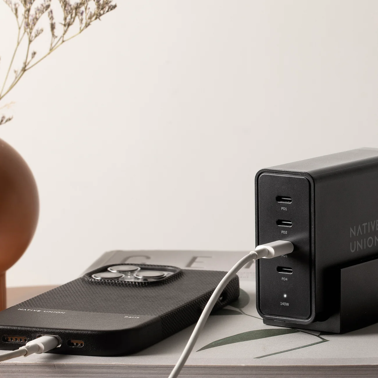 Сетевое зарядное устройство Native Union Fast GaN Charger PD 140W Desktop USB-C 4-Port Black (FAST-PD140-BLK-E - фото 7